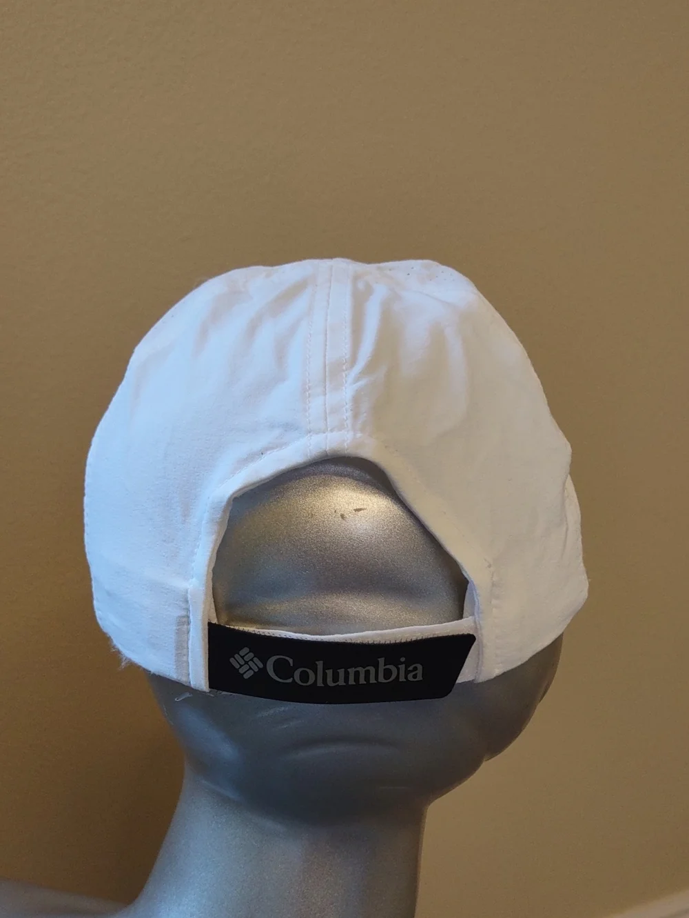 COLUMBIA | Silver Ridge IV Ball Cap Color: White